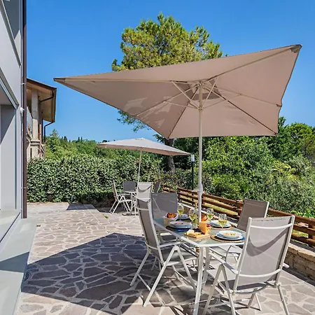 Castelletto With Two & Pool & Park Free Daire *
